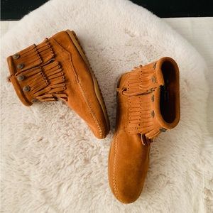 MINNETONKA Moccs Sz 6.5 woman’s